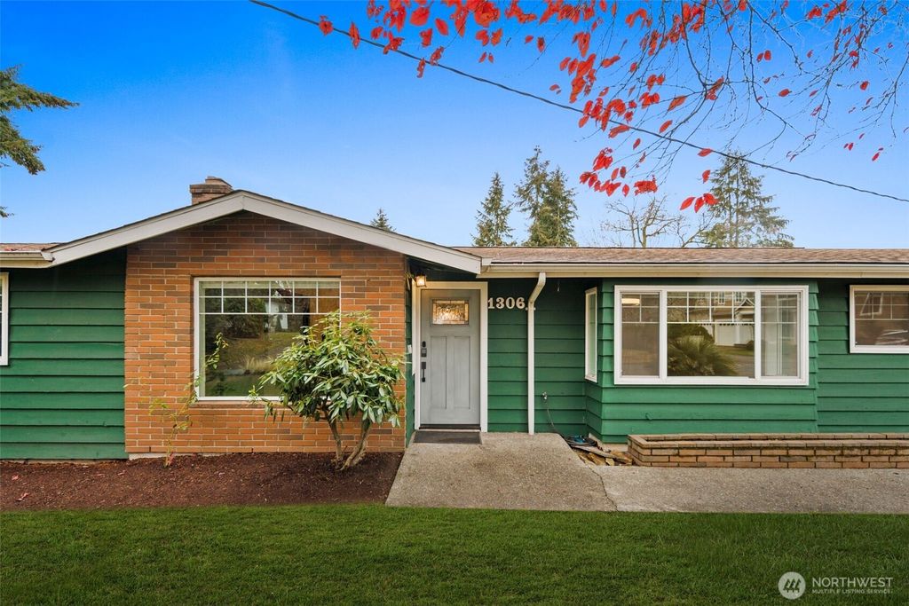 Photo of 1306 N 32nd Street, Renton, WA 98056 (MLS # 2397428)