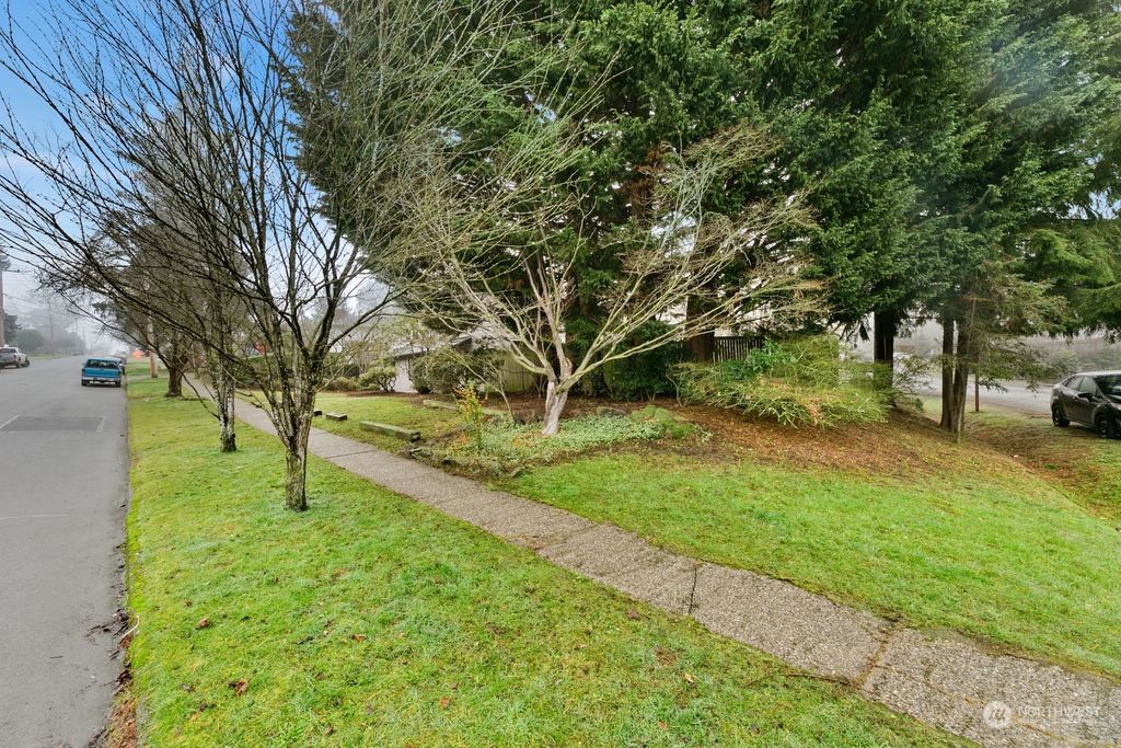 Photo of 305 NE 170th Street, Shoreline, WA 98155 (MLS # 2186957)