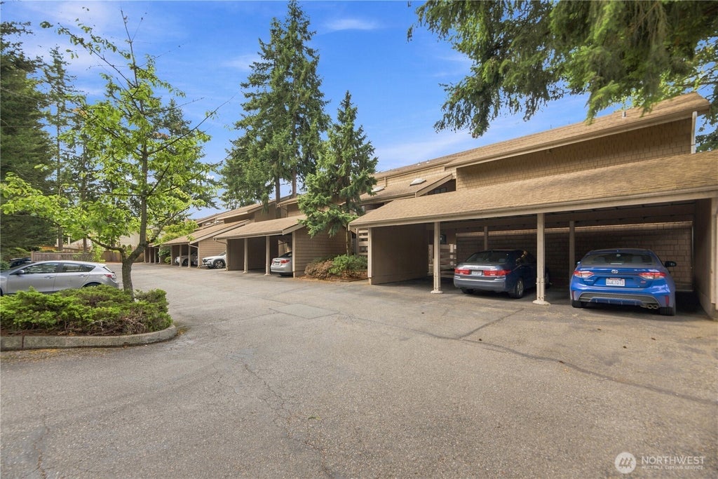 Photo of 717 122nd Avenue NE #B2, Bellevue, WA 98005 (MLS # 2576161)