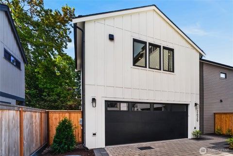 Photo of 2629 34th Avenue W, Seattle, WA 98199 (MLS # 2588018)