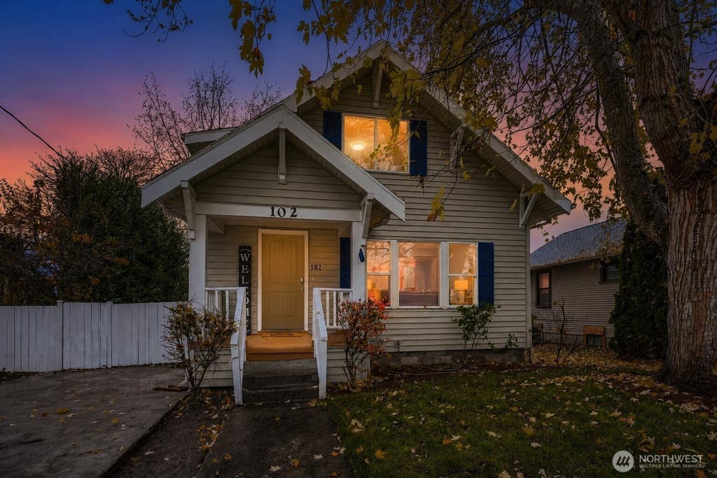 Photo of 102 N Street NE, Auburn, WA 98002 (MLS # 2556753)