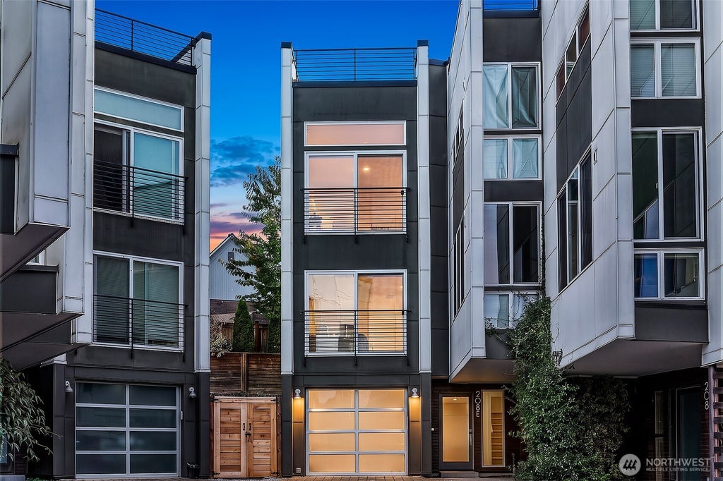 Photo of 208 16th Avenue #E, Seattle, WA 98122 (MLS # 2592012)