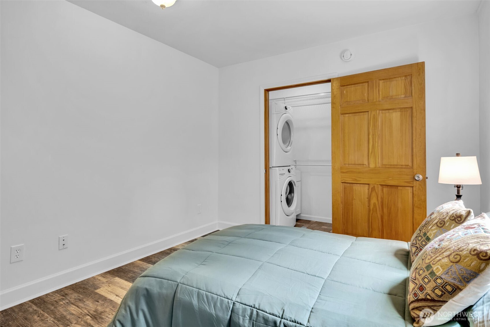 Seattle, Washington 98106, United States, 1 Bedroom Bedrooms, ,1 BathroomBathrooms,Residential,Active,182684