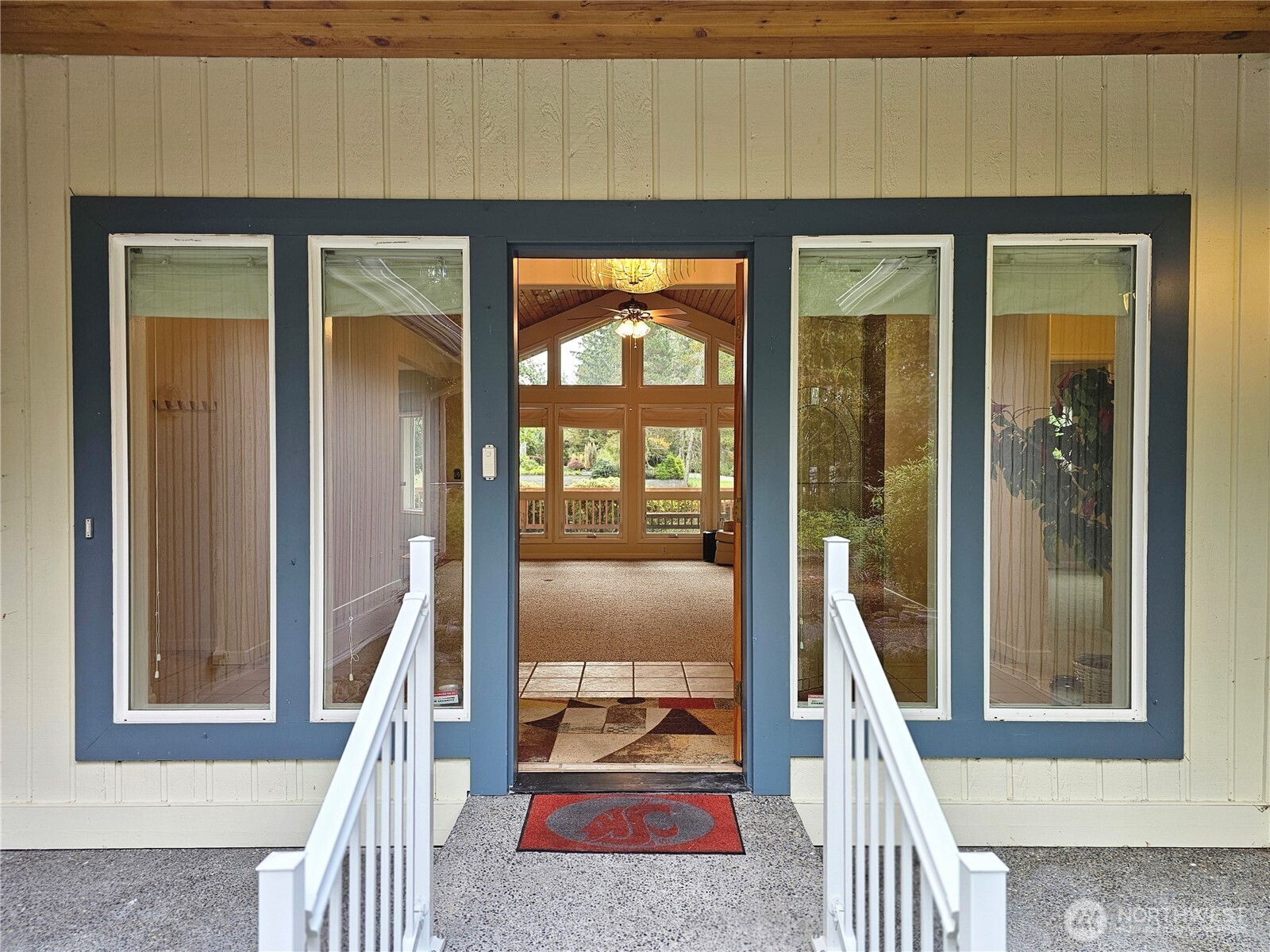 590 E Country Club Drive E