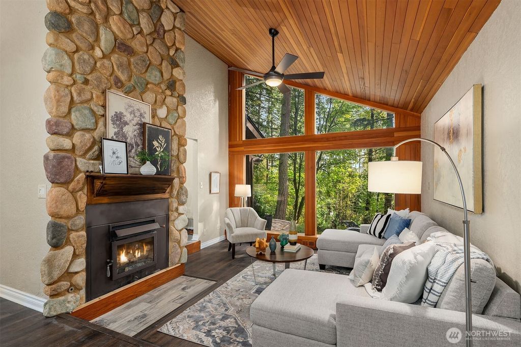 Photo of 25156 SE 158th Street, Issaquah, WA 98027 (MLS # 2447819)