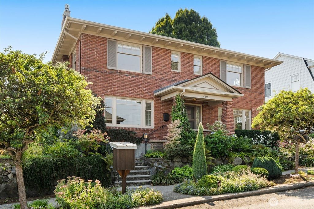 Photo of 469 Lynn Street, Seattle, WA 98109 (MLS # 2427177)