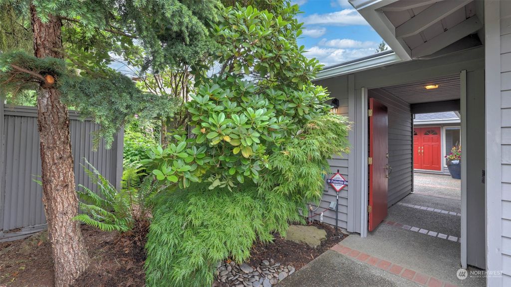 Photo of 18110 NE 27th Street, Redmond, WA 98052 (MLS # 2130153)