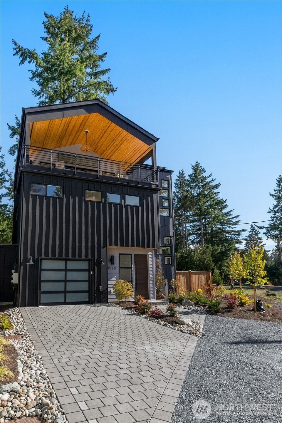 Photo of 1520 NE 113th Street, Seattle, WA 98125 (MLS # 2589911)