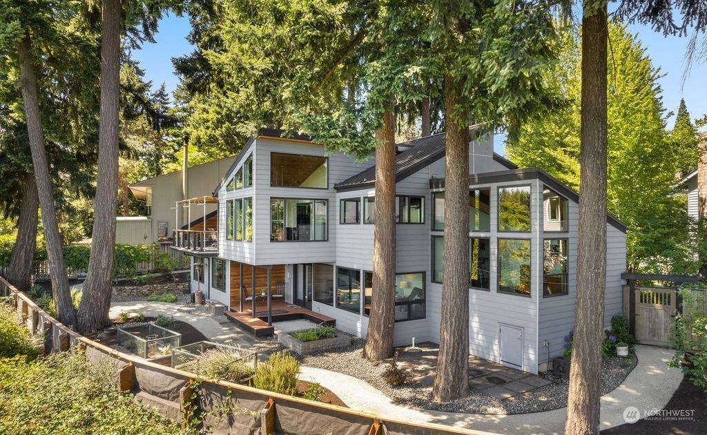 Photo of 9219 NE 131st Court, Kirkland, WA 98034 (MLS # 2140863)