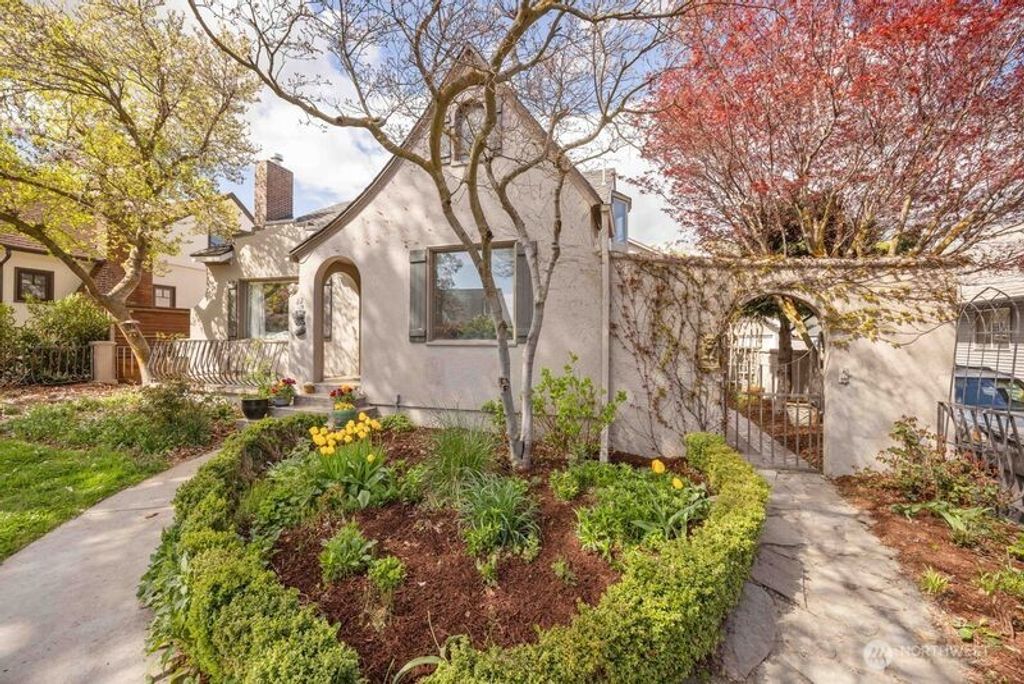 Photo of 22 N Franklin Avenue, Wenatchee, WA 98801 (MLS # 2507856)