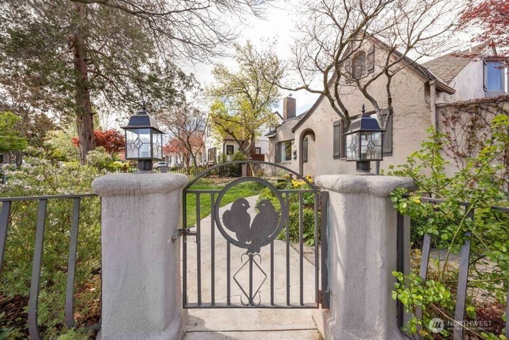 Photo of 22 N Franklin Avenue, Wenatchee, WA 98801 (MLS # 2507856)