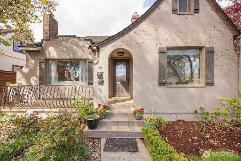 Photo of 22 N Franklin Avenue, Wenatchee, WA 98801 (MLS # 2507856)