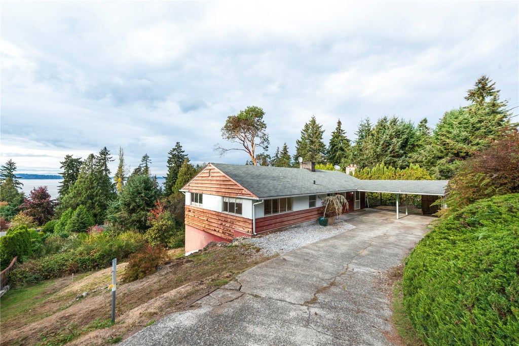 Photo of 2714 SW 164th Place, Burien, WA 98166 (MLS # 2598110)
