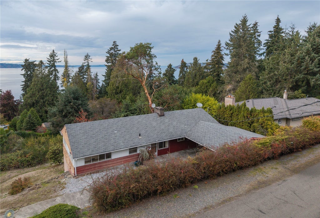 Photo of 2714 SW 164th Place, Burien, WA 98166 (MLS # 2598110)