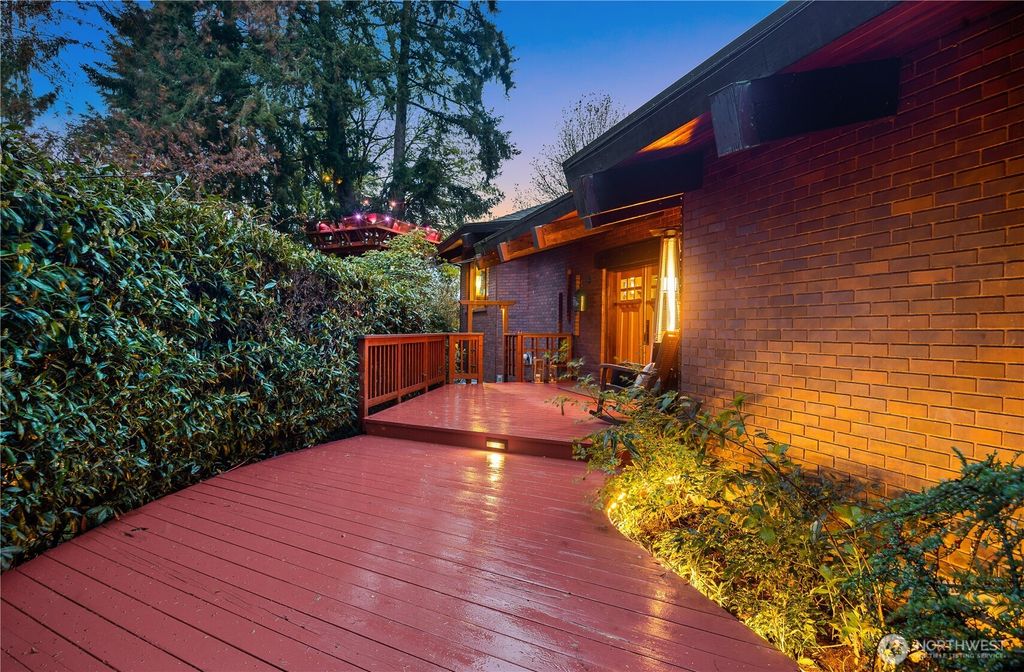 Photo of 4775 NE 203rd Street, Lake Forest Park, WA 98155 (MLS # 2507594)