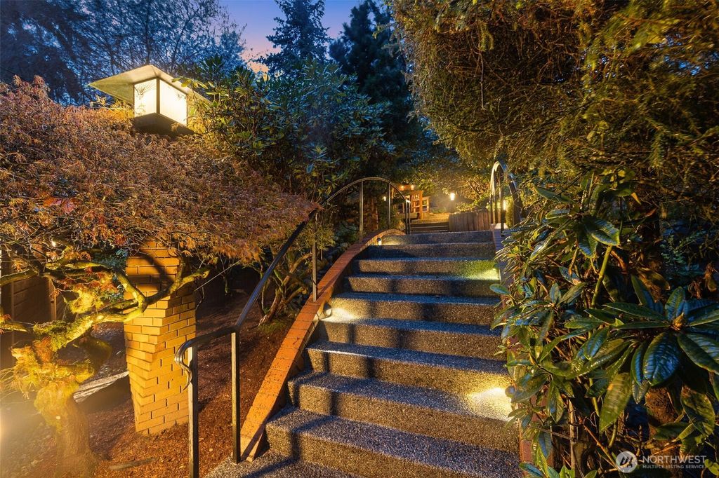 Photo of 4775 NE 203rd Street, Lake Forest Park, WA 98155 (MLS # 2507594)