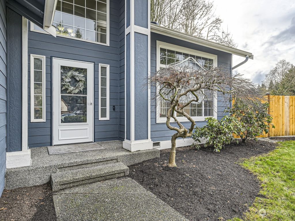 Photo of 12433 52nd Drive SE, Everett, WA 98208 (MLS # 2194047)