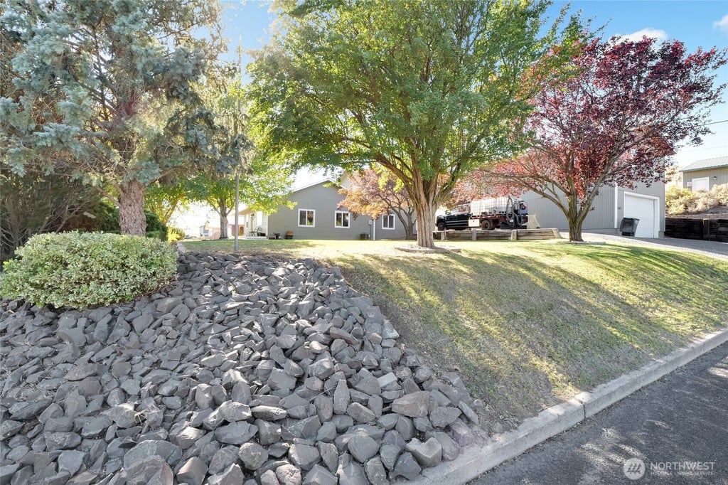 Photo of 1411 D Street SW, Ephrata, WA 98823 (MLS # 2591037)
