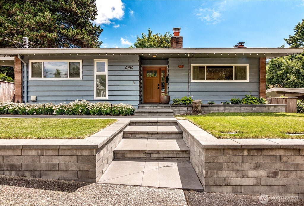 Photo of 6246 39th Avenue NE, Seattle, WA 98115 (MLS # 2548520)