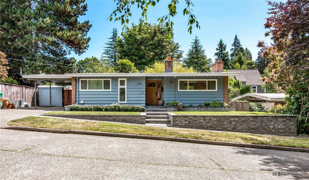 Photo of 6246 39th Avenue NE, Seattle, WA 98115 (MLS # 2548520)