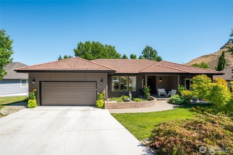 Photo of 2013 Linville Dr Dr, Wenatchee, WA 98801 (MLS # 2436287)