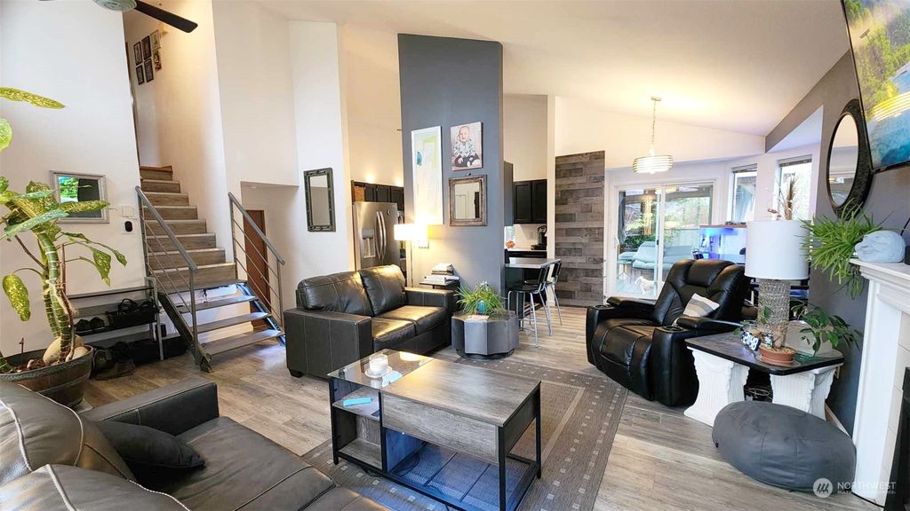 Photo of 118 6th Avenue SW, Pacific, WA 98047 (MLS # 2310388)