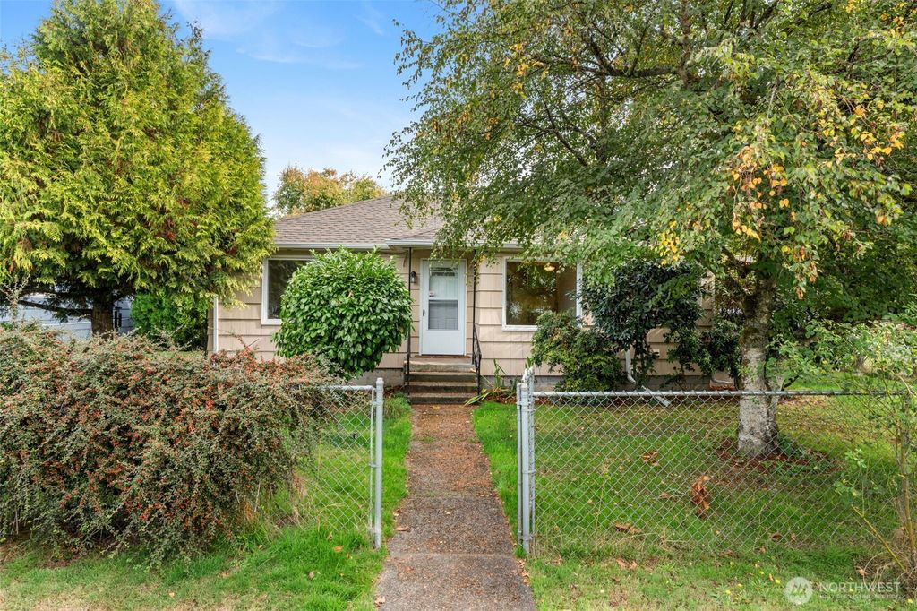 Photo of 386 SW 15th Street, Chehalis, WA 98532 (MLS # 2442606)