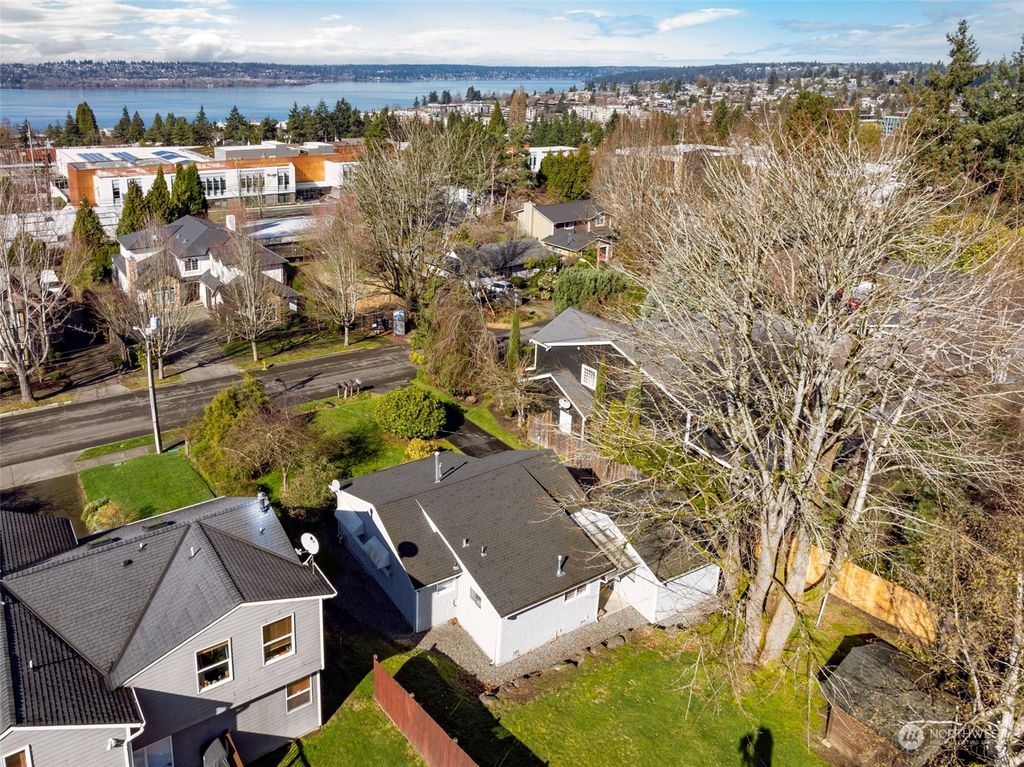 Photo of 526 7th Street S, Kirkland, WA 98033 (MLS # 2207285)
