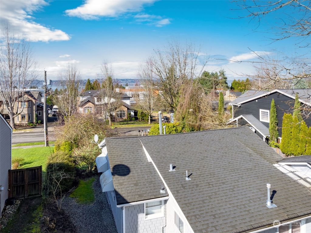 Photo of 526 7th Street S, Kirkland, WA 98033 (MLS # 2207285)