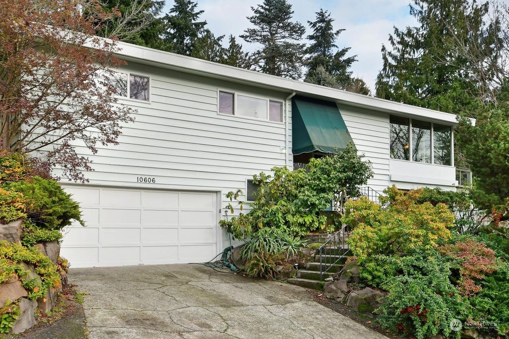 Photo of 10606 Alton Place NE, Seattle, WA 98125 (MLS # 2022577)