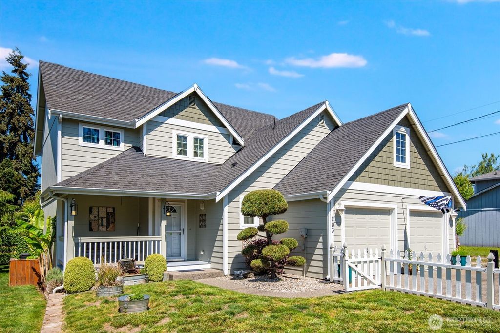 Photo of 203 3rd Street NE, Yelm, WA 98597 (MLS # 2522088)
