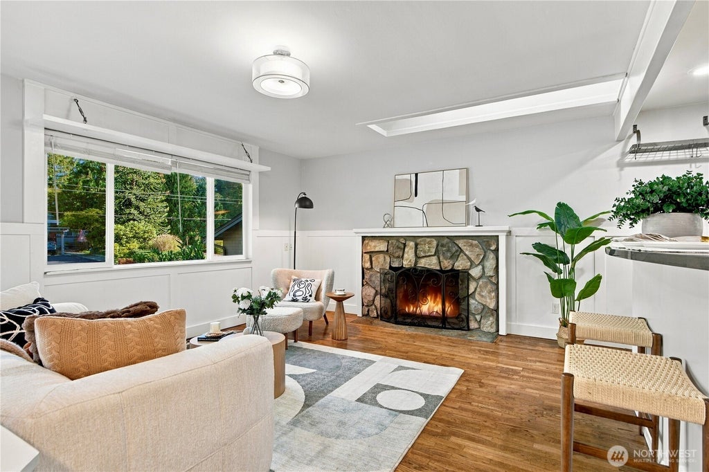 Photo of 12119 NE 65th St ST, Kirkland, WA 98033 (MLS # 2589752)