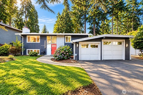 Photo of 12119 NE 65th St ST, Kirkland, WA 98033 (MLS # 2589752)