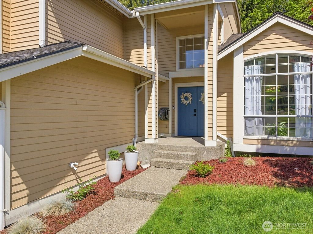 Photo of 3803 Crystal Ridge Drive SE, Puyallup, WA 98372 (MLS # 2518590)