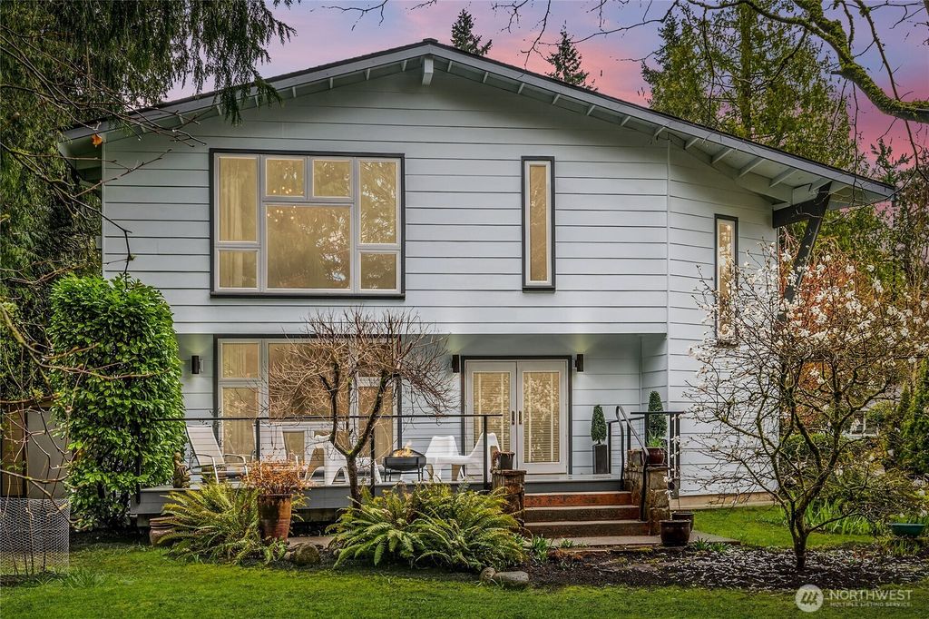 Photo of 11223 109th Avenue NE, Kirkland, WA 98033 (MLS # 2496339)