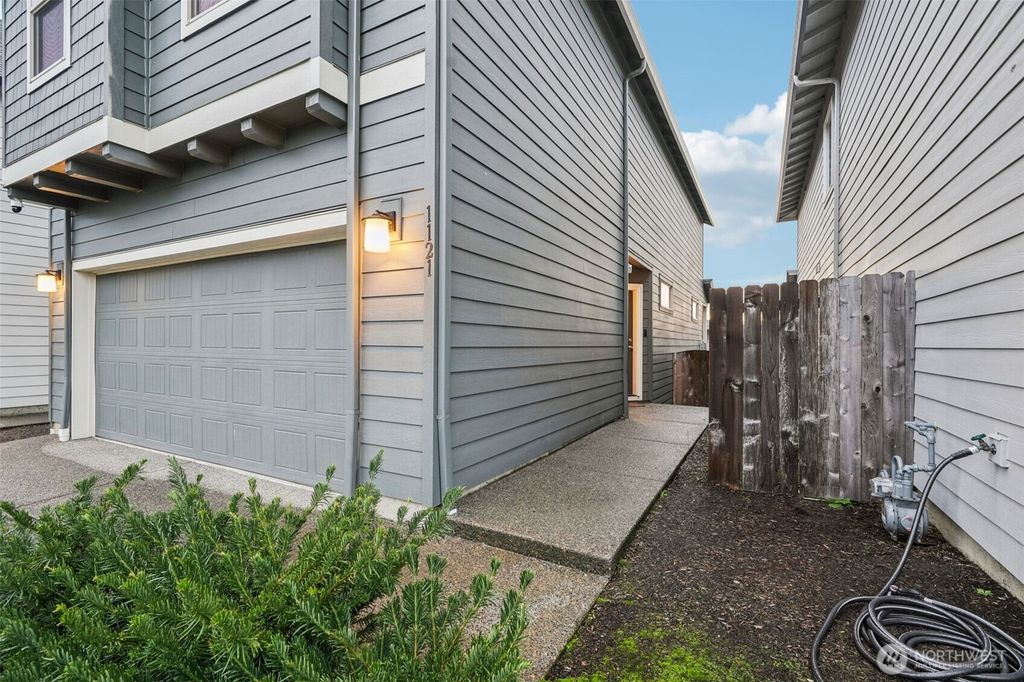 Photo of 1121 N Auburn Place, Ridgefield, WA 98642 (MLS # 2495346)
