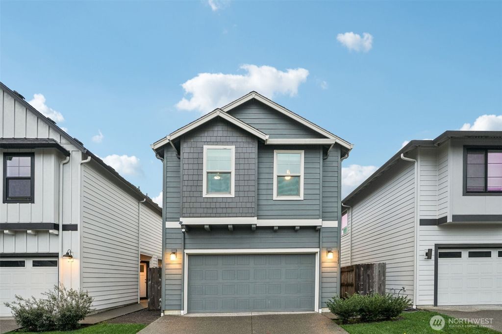 Photo of 1121 N Auburn Place, Ridgefield, WA 98642 (MLS # 2495346)