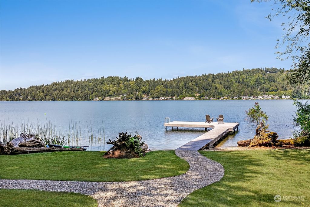 Photo of 2808 W Lake Sammamish Parkway NE, Redmond, WA 98052 (MLS # 2129179)