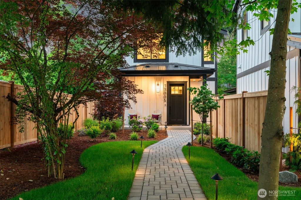 Photo of 13005 NE 88th Street, Kirkland, WA 98033 (MLS # 2391504)