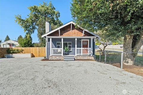 Photo of 6202 Commercial Avenue, Everett, WA 98203 (MLS # 2435618)