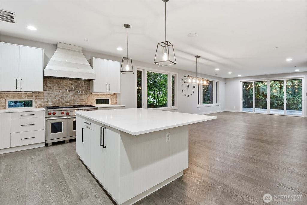 Photo of 332 13th Avenue, Kirkland, WA 98033 (MLS # 2490123)