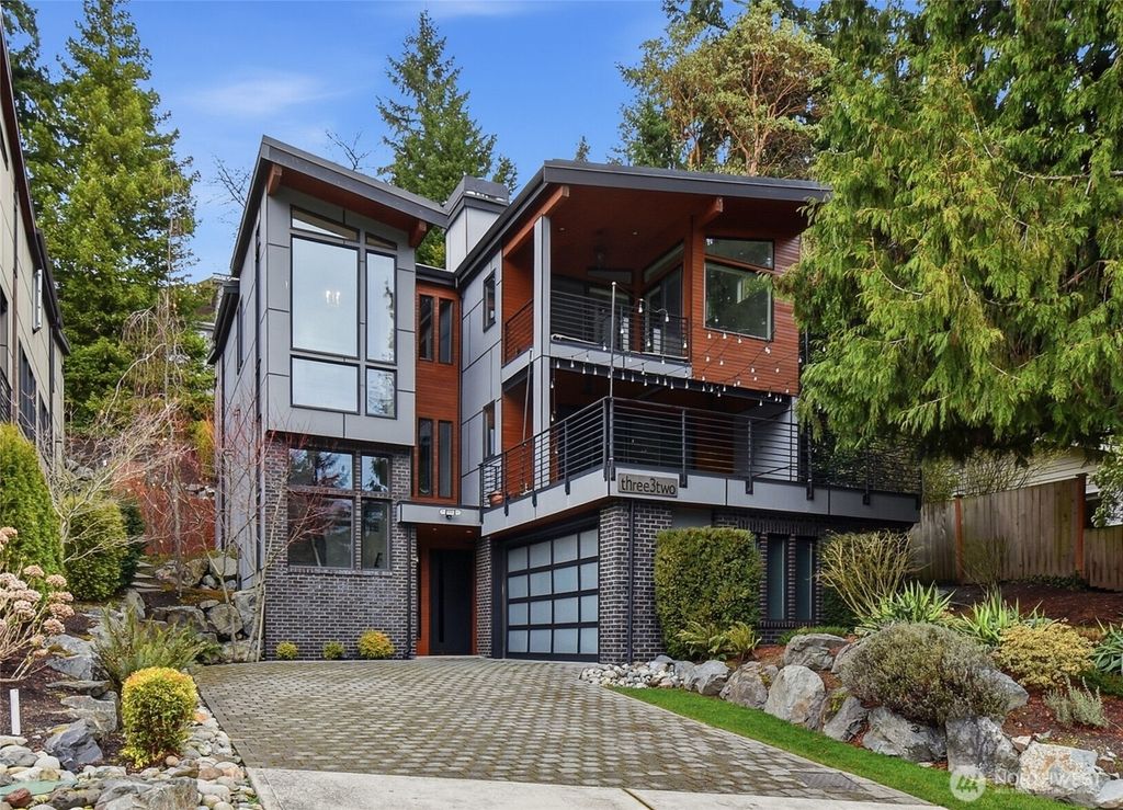 Photo of 332 13th Avenue, Kirkland, WA 98033 (MLS # 2490123)