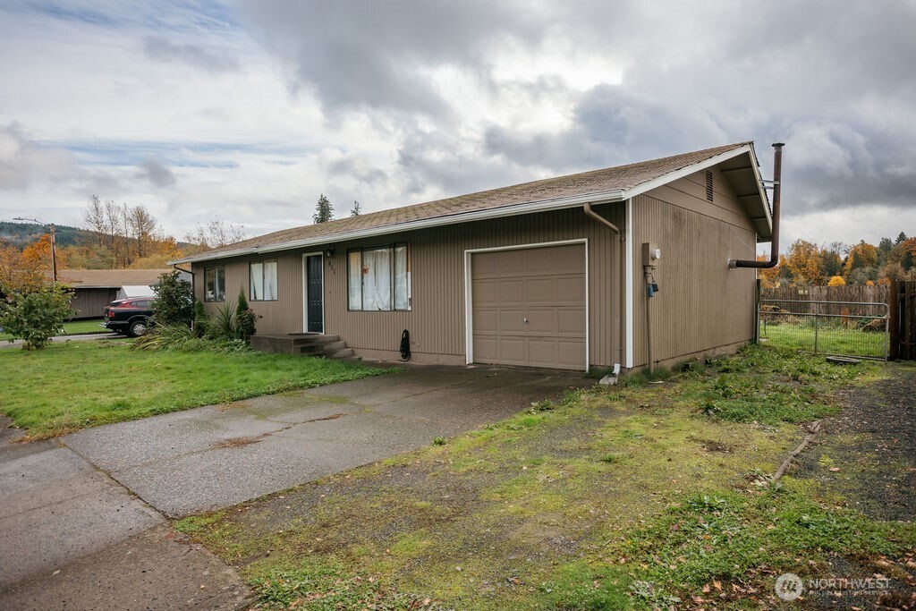 411 SE Brierwood Court