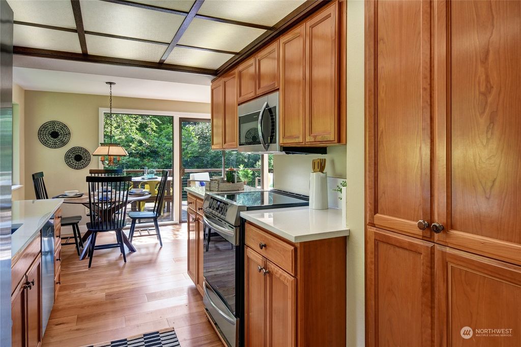 Photo of 7405 86th Avenue SE, Mercer Island, WA 98040 (MLS # 2130912)