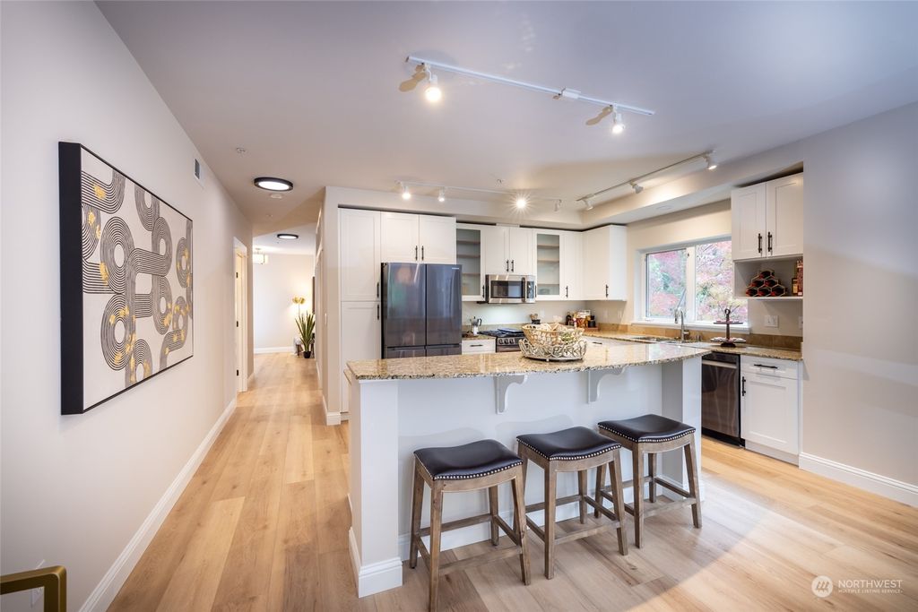 Photo of 18707 SE Newport Way #411, Issaquah, WA 98027 (MLS # 2172676)