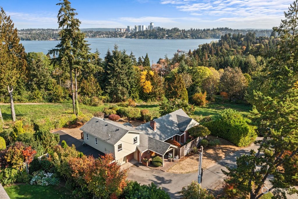 Photo of 2233 74th Avenue SE, Mercer Island, WA 98040 (MLS # 2008486)