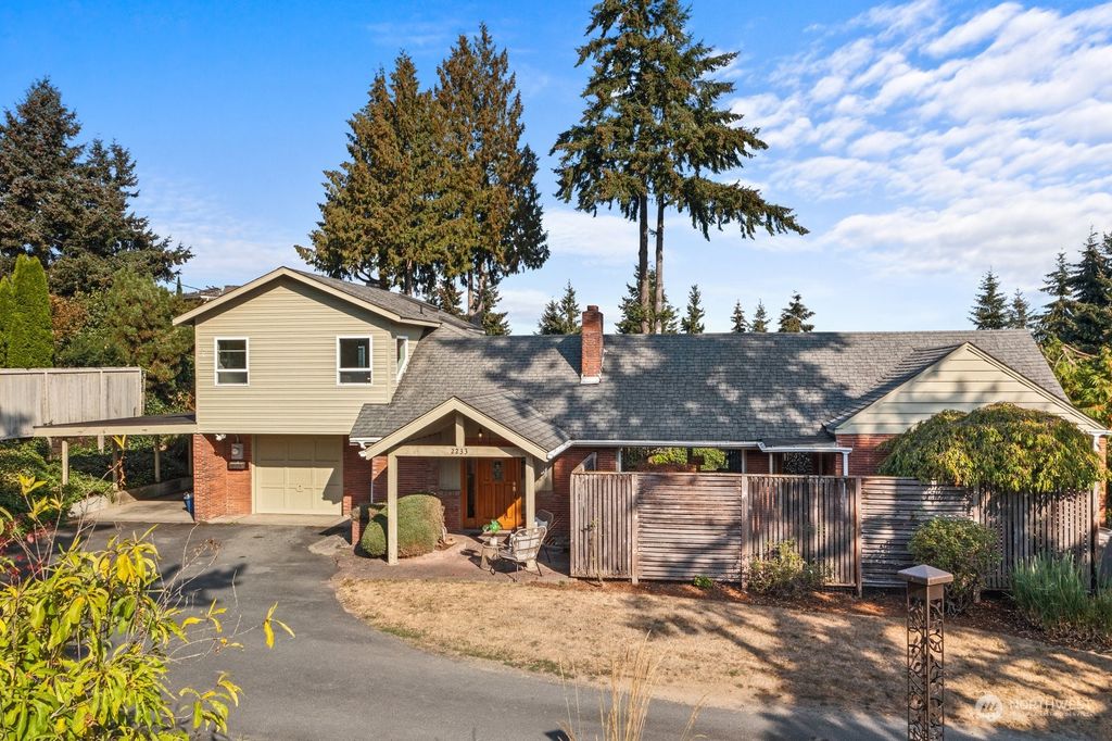 Photo of 2233 74th Avenue SE, Mercer Island, WA 98040 (MLS # 2008486)