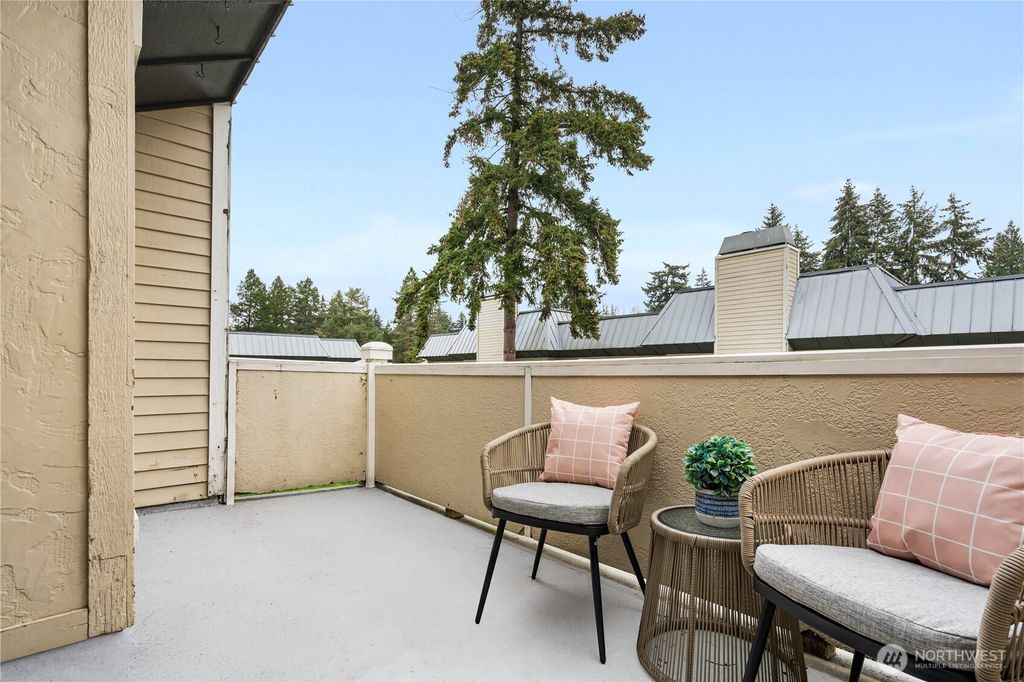 Photo of 1603 103rd Place NE #O5, Bellevue, WA 98004 (MLS # 2519613)