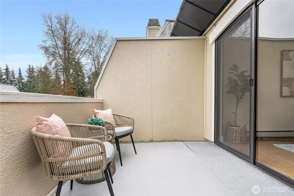 Photo of 1603 103rd Place NE #O5, Bellevue, WA 98004 (MLS # 2519613)