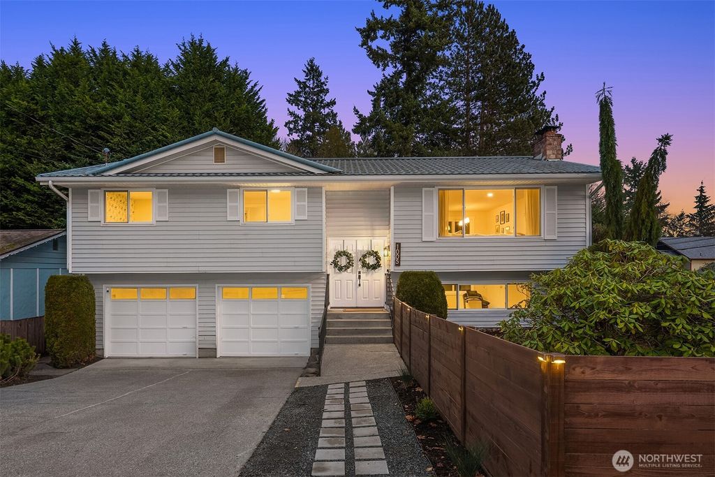 Photo of 1005 Avenue A, Snohomish, WA 98290 (MLS # 2471498)